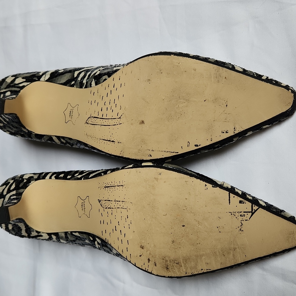 Bella Vita Black and Cream Patterned Heels, size 8W - Picture 4 of 6